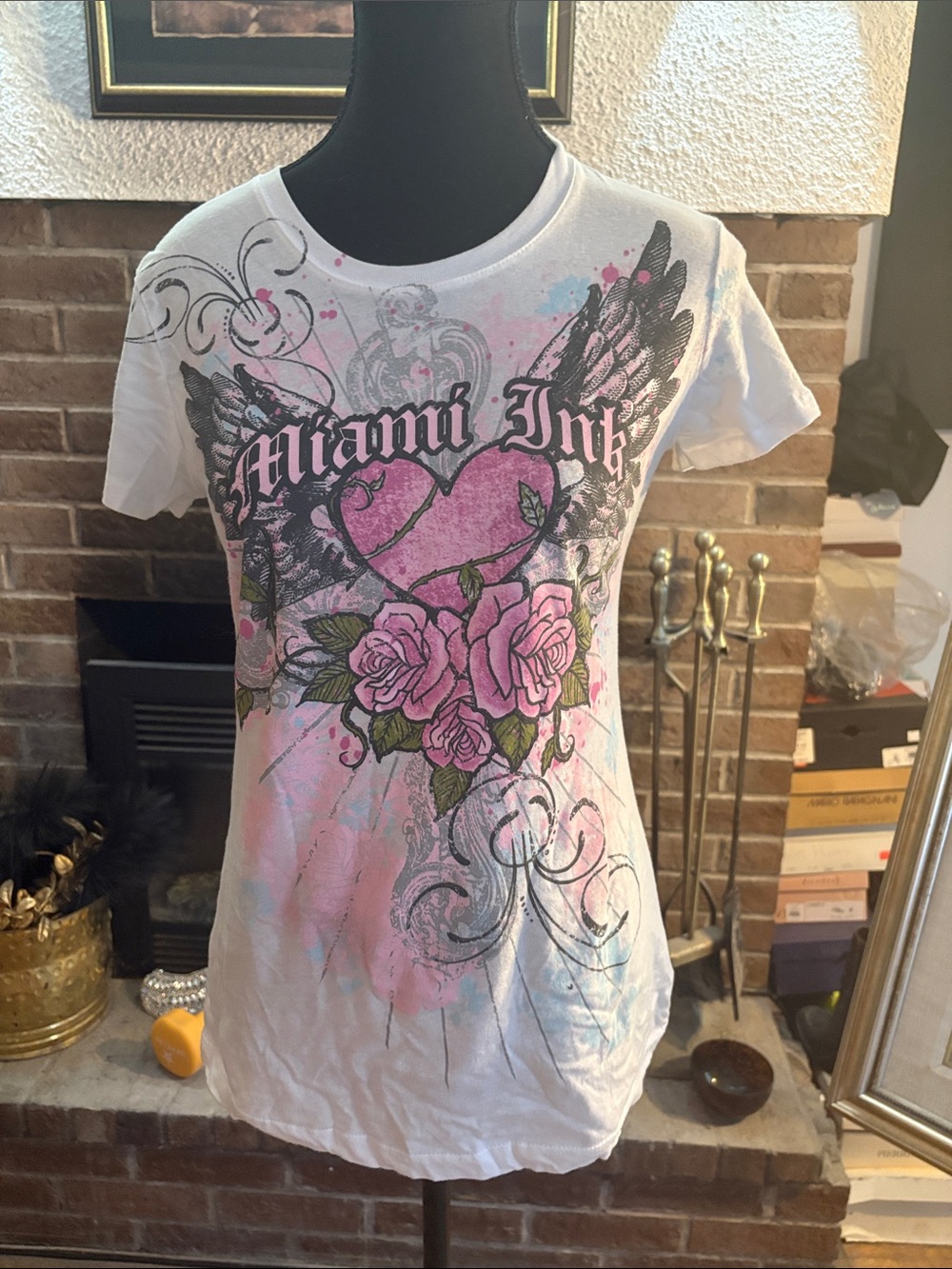 miami Women's White Short-Sleeve Tee with Pink Rose Heart Graphic